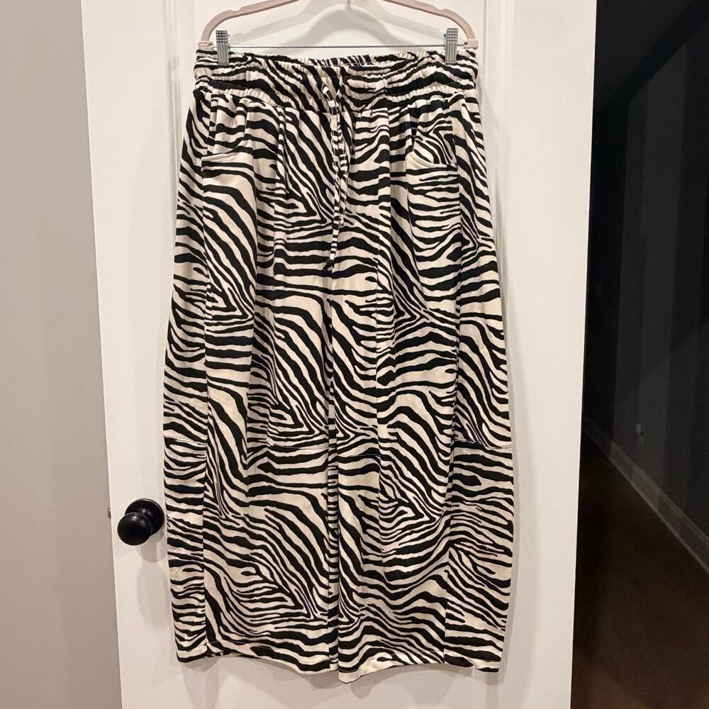 Mittoshop • Zebra Print Wide Leg Pants